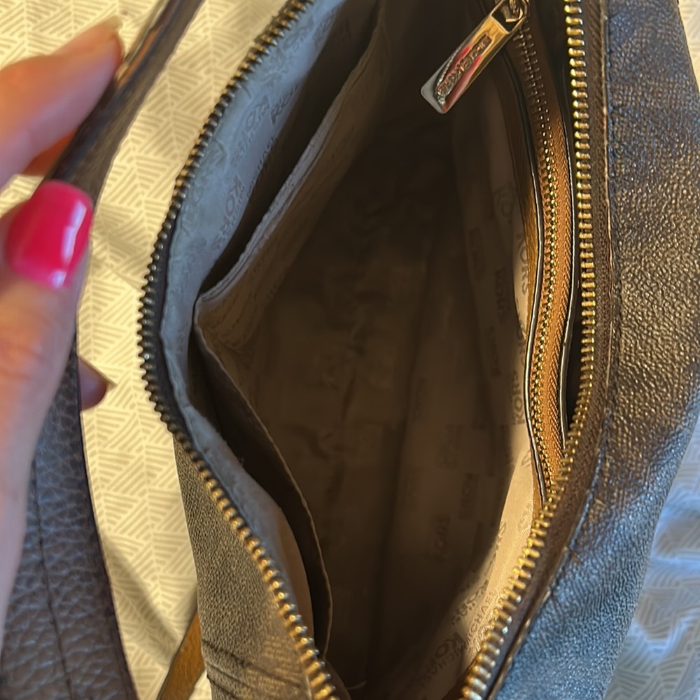 Brown Michael Kors purse - Picture 5 of 13